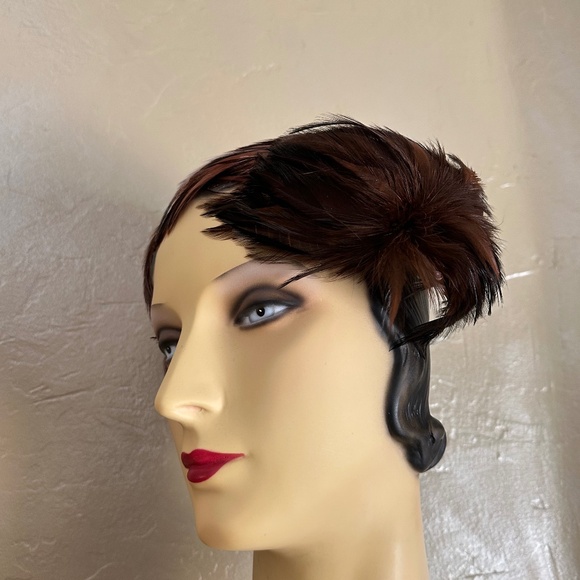 FESTIVE 1950s\' BROWN/WHITE/RUST FEATHER COCKTAIL HAT main image 9